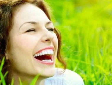 Πέντε πράγματα που κάνουν και πέντε που αποφεύγουν οι ευτυχισμένοι άνθρωποι